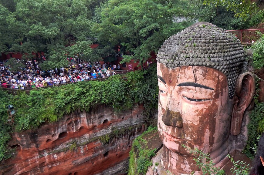 the overview of leshan giant buddha