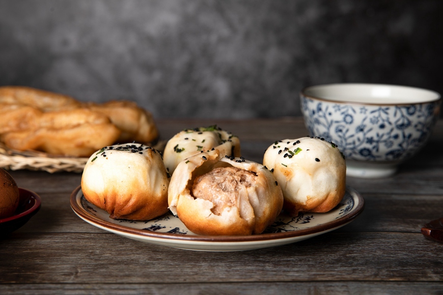 Pan-fried bun stuffed with pork