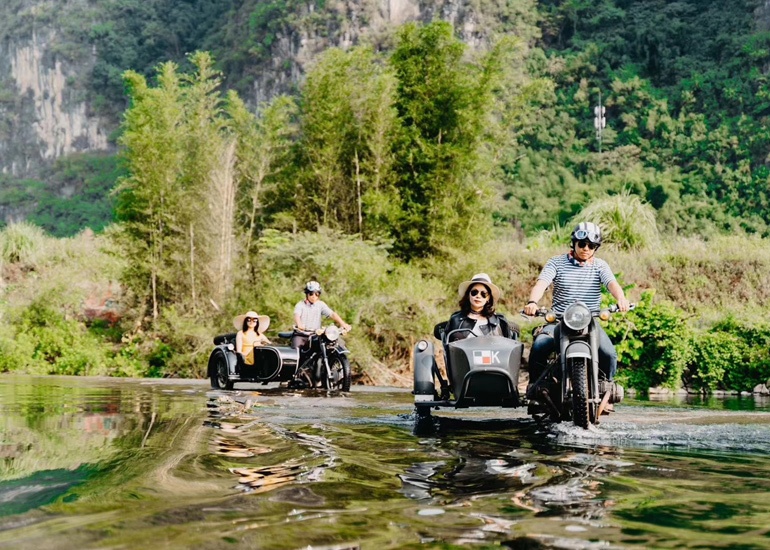 Ride a sidecar around Yulong River