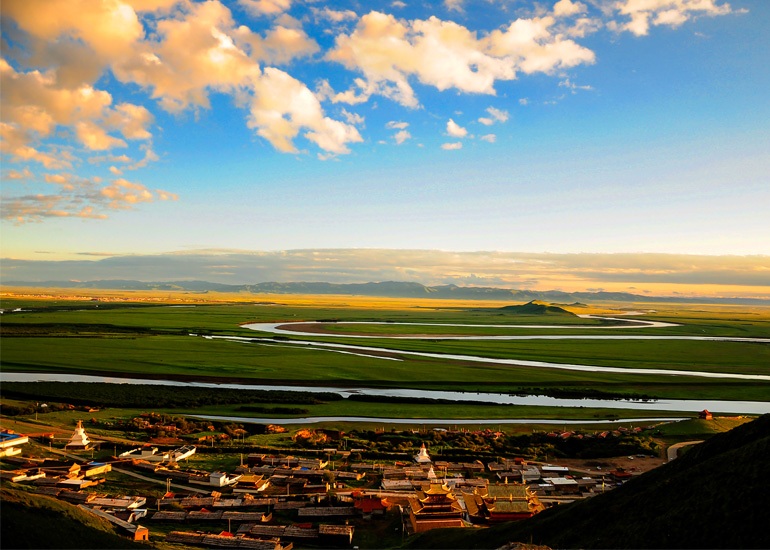 Fascinating sunset at the First Bay of the Yellow River